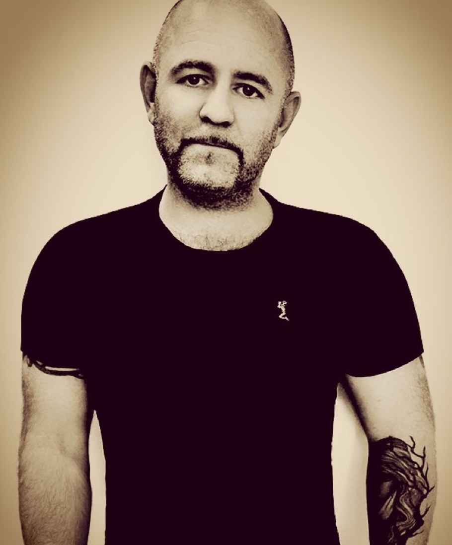 salon owner Thomas Hills