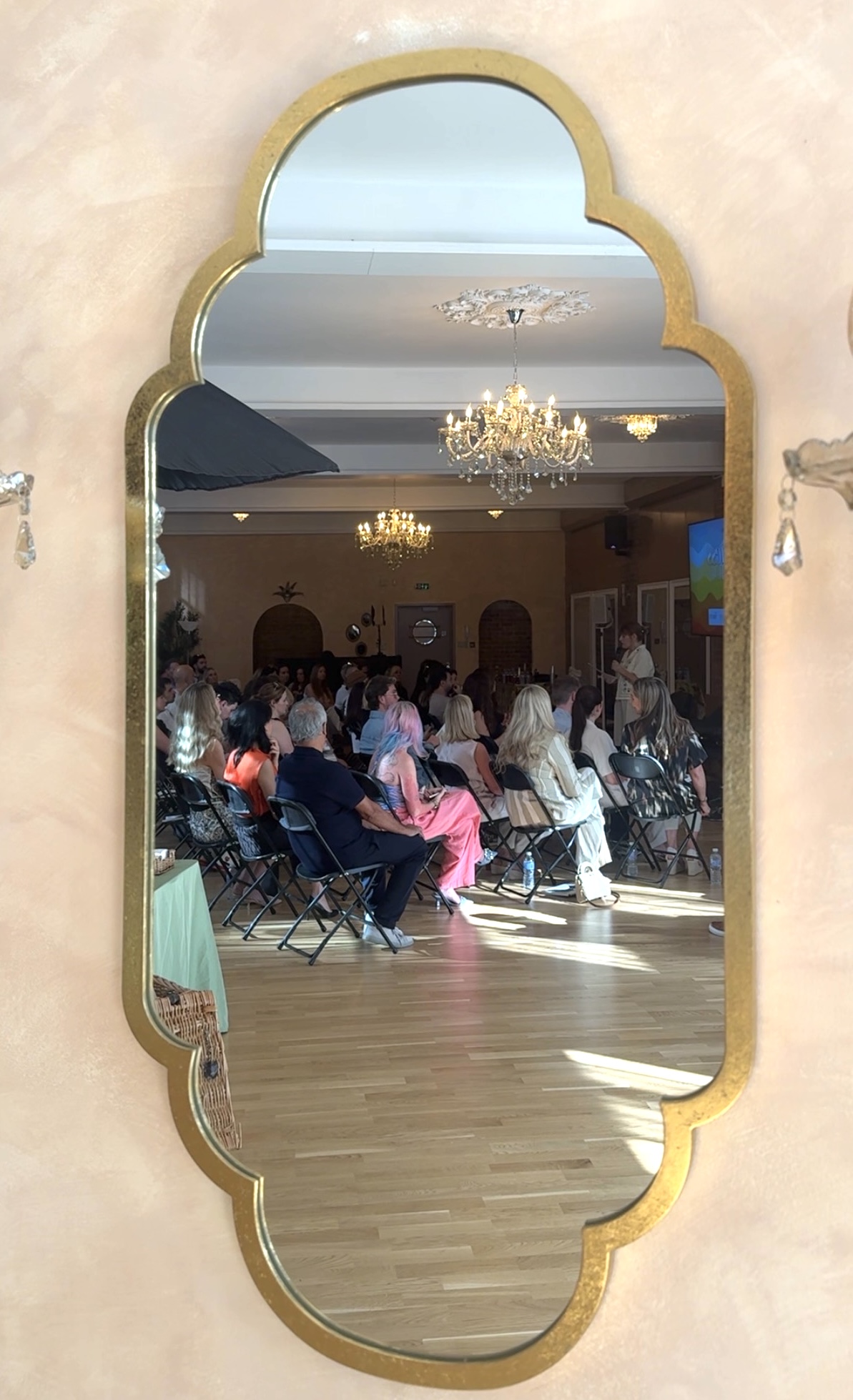 Featured image for “Wellness for hairdressing”